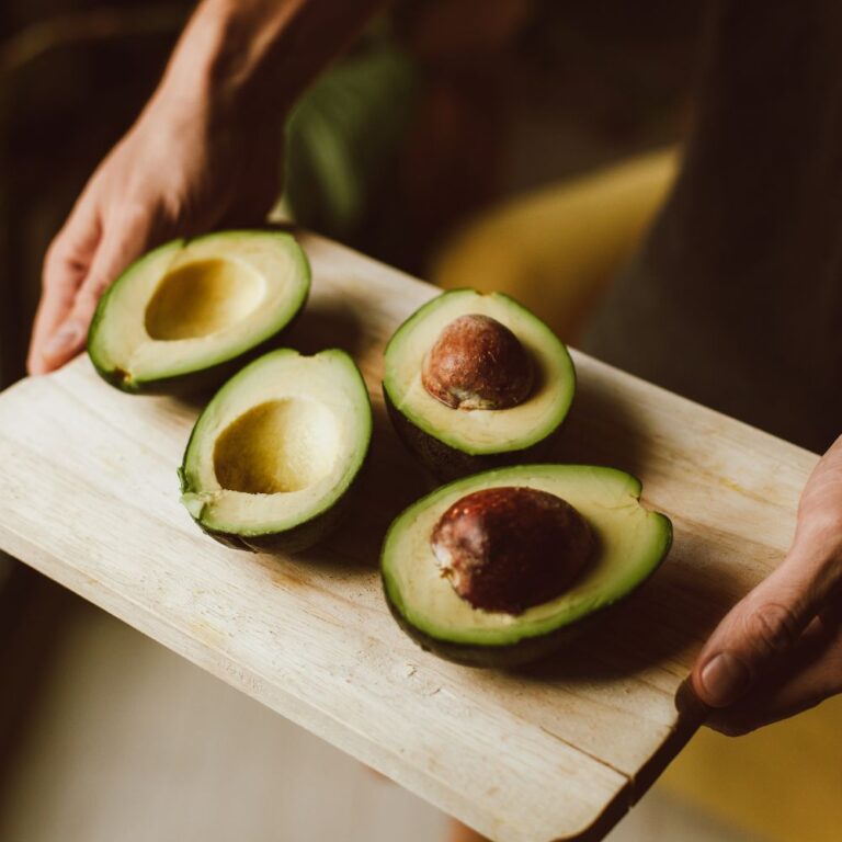 Avocado nu este un superaliment &mdash; este un furnizor dens de grăsimi mononesaturate cu efecte biologice măsurabile