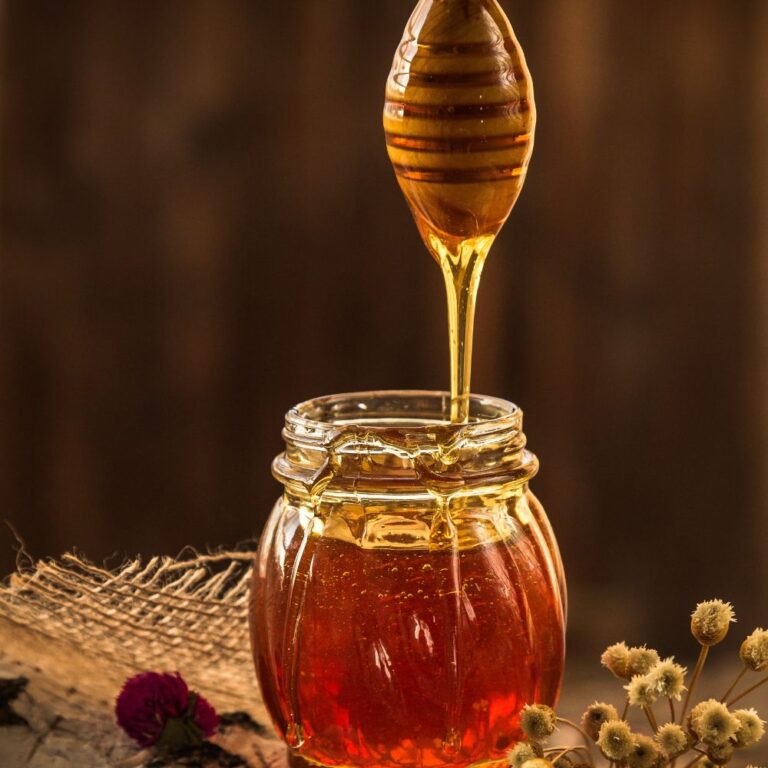 Mierea de mană: mai bogată &icirc;n minerale și antioxidanți dec&acirc;t mierea de flori &mdash; dar tot zahăr