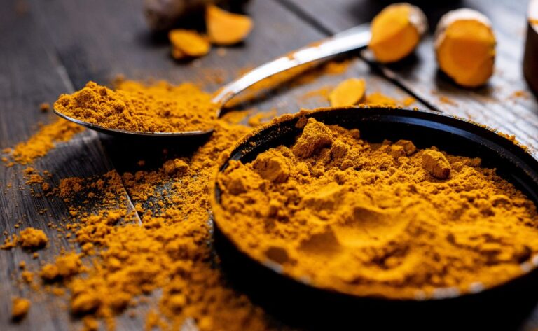 Amestec de condimente pentru detoxifiere: rețetă și ce susțin dovezile