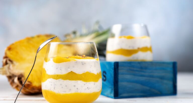 Budincă de Chia &bdquo;Sunshine&rdquo; cu Ananas și Nucă de Cocos