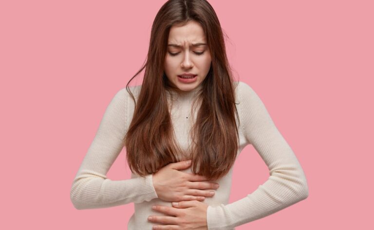 Durerea &icirc;n endometrioză: de ce at&acirc;tea femei nu sunt crezute &mdash; ce arată cercetarea și cum poți comunica mai bine cu medicul