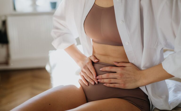 Endometrioza și Stigmatizarea: Impactul asupra Vieții Femeilor și Soluții pentru Schimbare