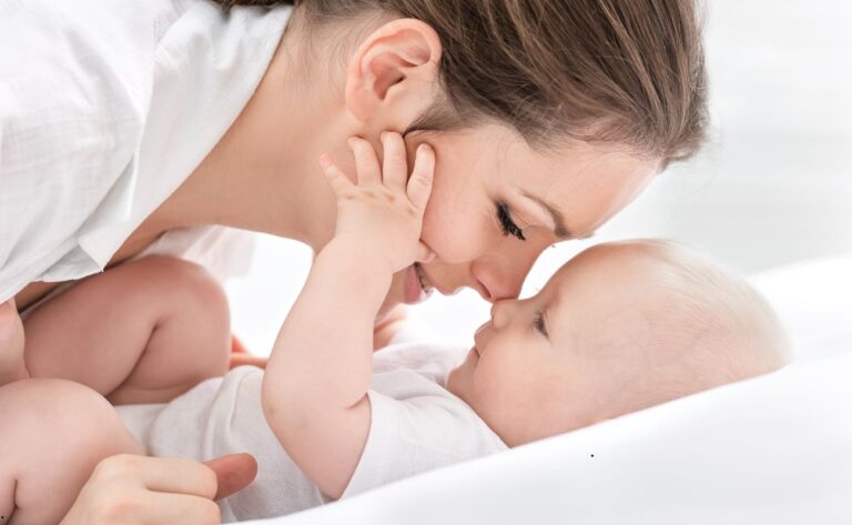 Prevenirea alergiilor alimentare la bebeluși: ce funcționează, ce nu și ce se cercetează acum