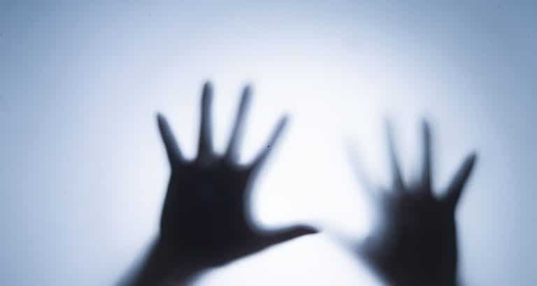 Frica de abandon nu este o slăbiciune de caracter &mdash; este o strategie neurologică de supraviețuire cu un cost ridicat