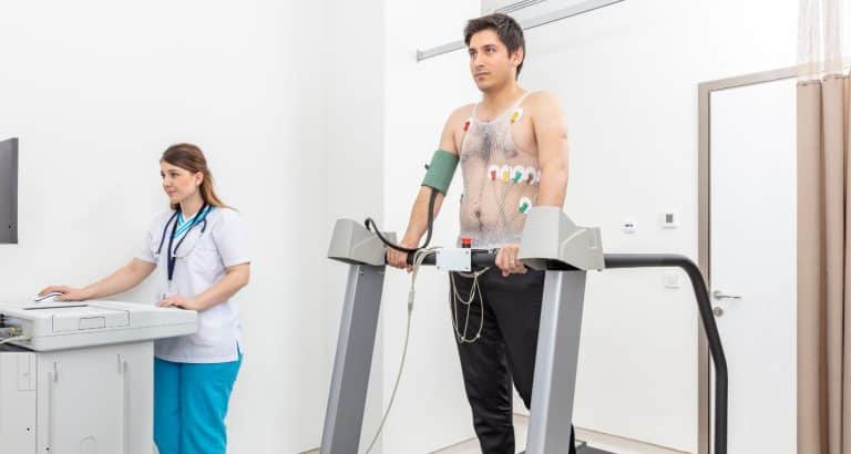 Proba de efort cardiologică &mdash; cum te pregătești, ce măsoară și cum interpretezi