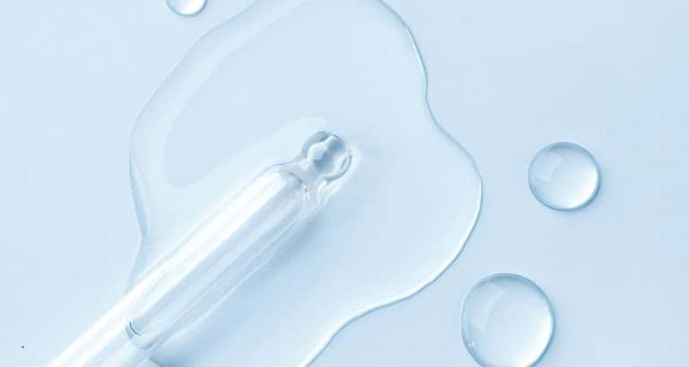 Retinolul nu exfoliază pielea &mdash; o &icirc;nvață să se re&icirc;nnoiască altfel