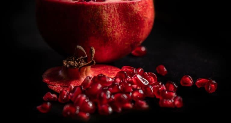 Rodia nu este un fruct &mdash; este un rezervor de polifenoli care acționează diferit față de orice alt antioxidant alimentar