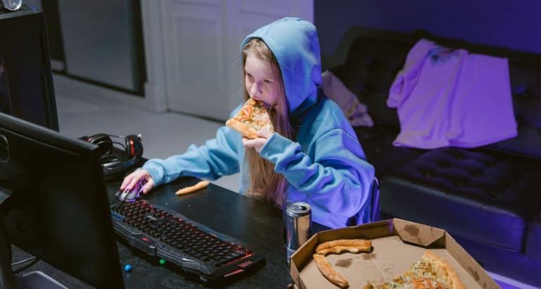 Alimentația la adolescente: corpul nu are nevoie de mai puțin, ci de mai bine ales