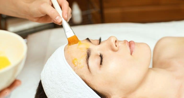 Exfoliere chimica vs exfoliere mecanica &ndash; ce se intampla la nivelul pielii?