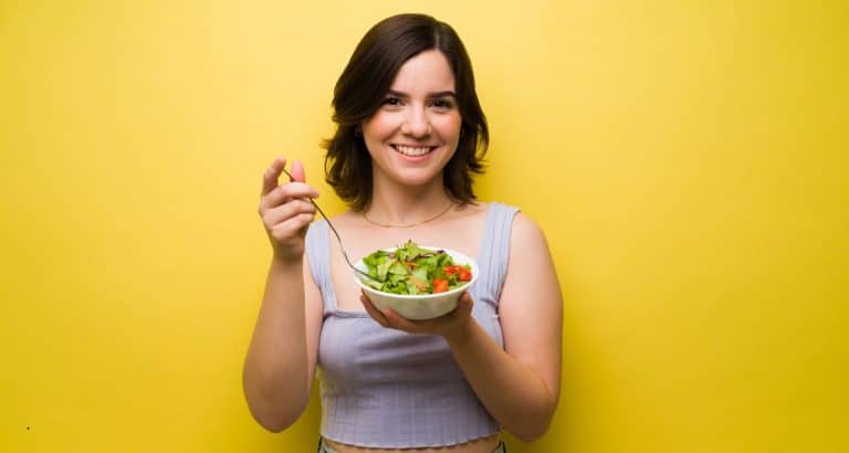 Alimentația &icirc;n endometrioză: &icirc;ntre inflamație, durere și promisiuni care trebuie filtrate