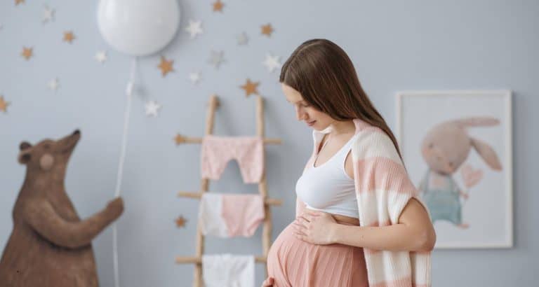 Căderea părului &icirc;n alăptare nu este produsă de lapte &mdash; este, de cele mai multe ori, biologia postpartum