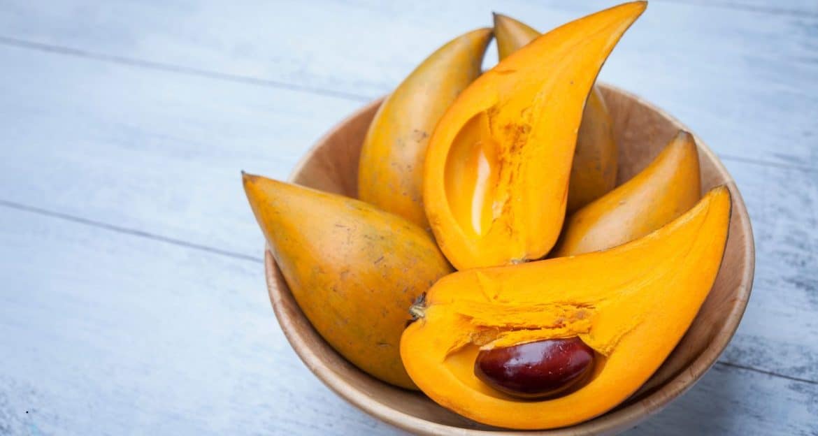 Lucuma nu este zahăr fără consecinte — este un fruct uscat transformat în pulbere dulce