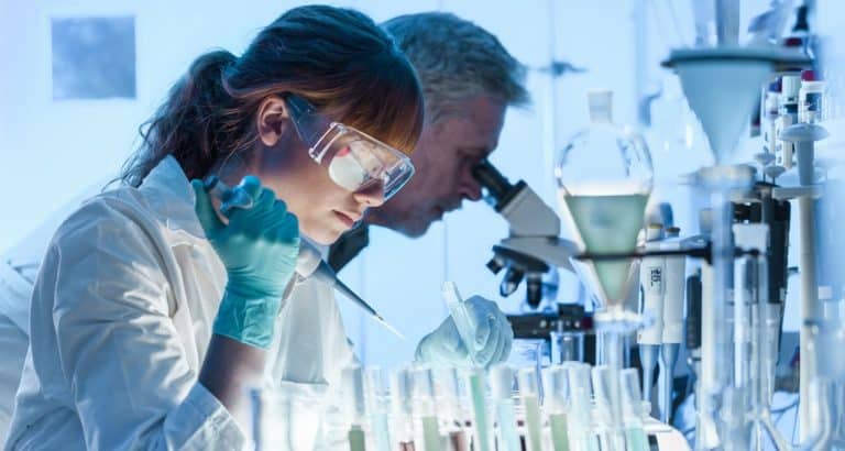 Marile descoperiri &icirc;n medicină &icirc;n 2025: anul &icirc;n care medicina a devenit mai genetică, mai preventivă și mai personalizată