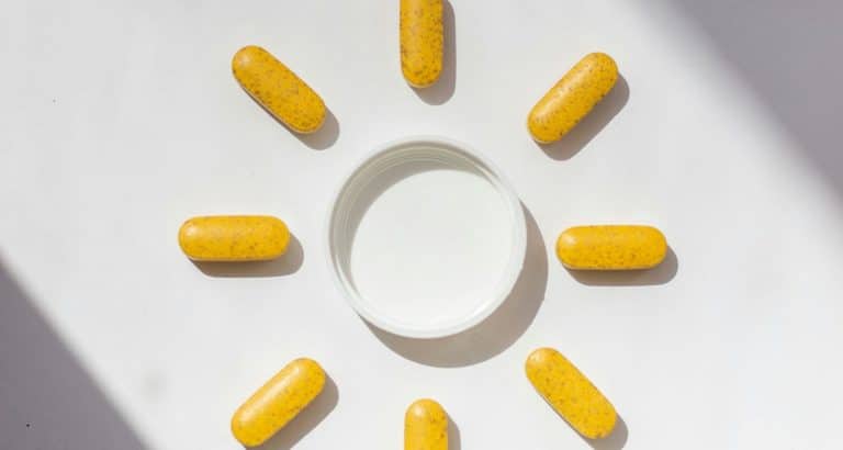 C&acirc;tă vitamina D ai nevoie pe zi &mdash; ghid pe v&acirc;rstă, sezon și factori de risc