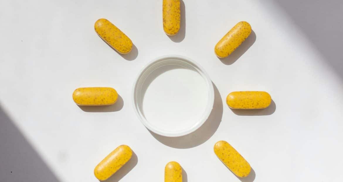 Câtă vitamina D ai nevoie pe zi — ghid pe vârstă, sezon și factori de risc