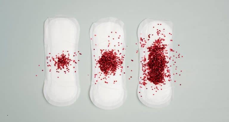 Ciclul menstrual schimbă metabolismul &mdash; dar nu &icirc;ți cere patru diete diferite pe lună