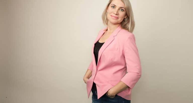 Menopauza și &icirc;mbătr&acirc;nirea pielii &mdash; ce modificări sunt hormonale și ce modificări țin de v&acirc;rstă