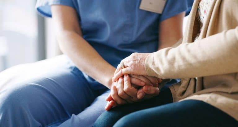 Oboseala de compasiune nu vine din prea multă compasiune, ci din expunere repetată fără recuperare
