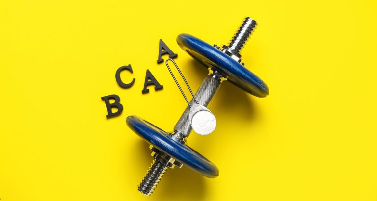 BCAA beneficii: c&acirc;nd funcționează suplimentarea și c&acirc;nd este redundantă